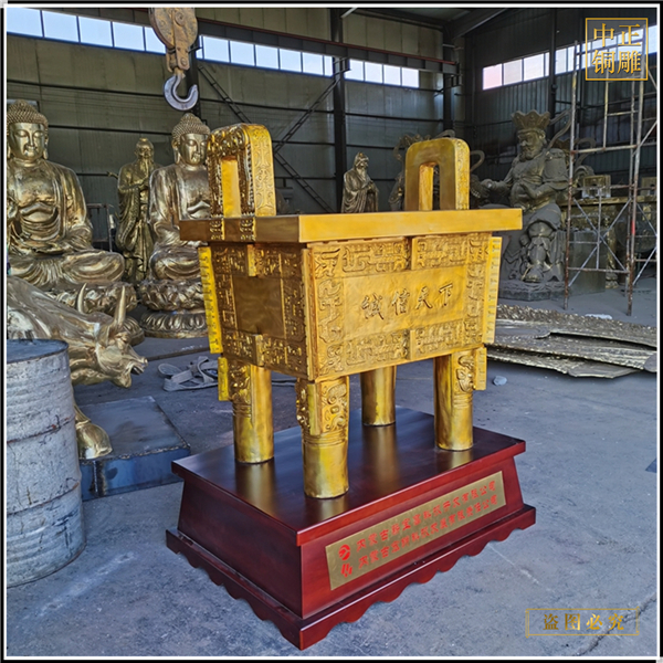 9.廣場(chǎng)銅鼎.jpg 9.廣場(chǎng)銅鼎.jpg